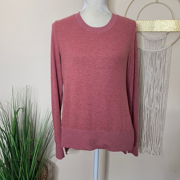 alo yoga • alolux glimpse long sleeve split tee - Picture 2 of 9